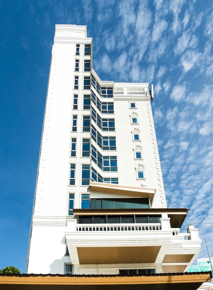 The Kinn Bangkok Exterior photo