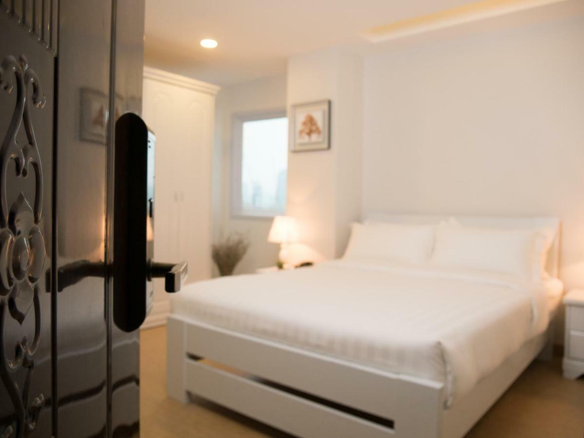 The Kinn Bangkok Exterior photo