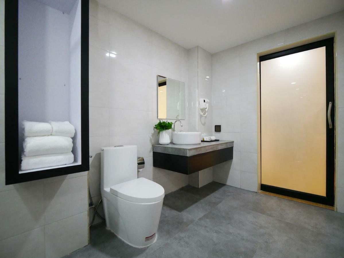 The Kinn Bangkok Exterior photo
